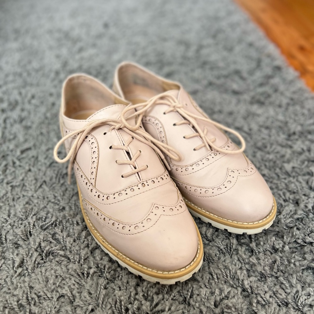 Oxford beige woman shoes